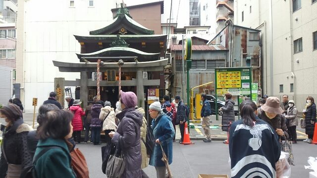 在寶田惠比壽神社前,每年慣例舉行的醃製第35屆日本橋三越主辦的日本橋七福神巡禮2020年最後一次
