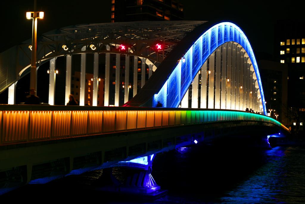 永代橋的燈光照亮夜晚隅田川的景象在東京的新觀光名勝