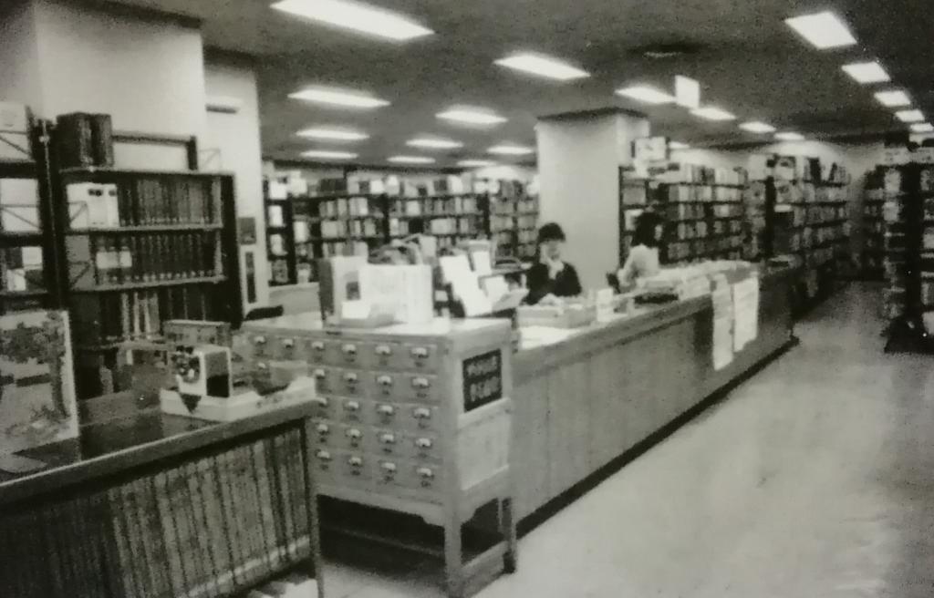  京橋圖書館的亞由美和地區資料室
　～中央區立京橋圖書館～