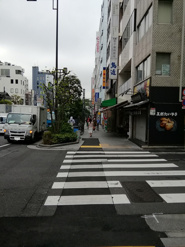 人形町街“鳥近”前的“新參者”和人形町10年考量7
　　～外景地街道的風景前篇～ 