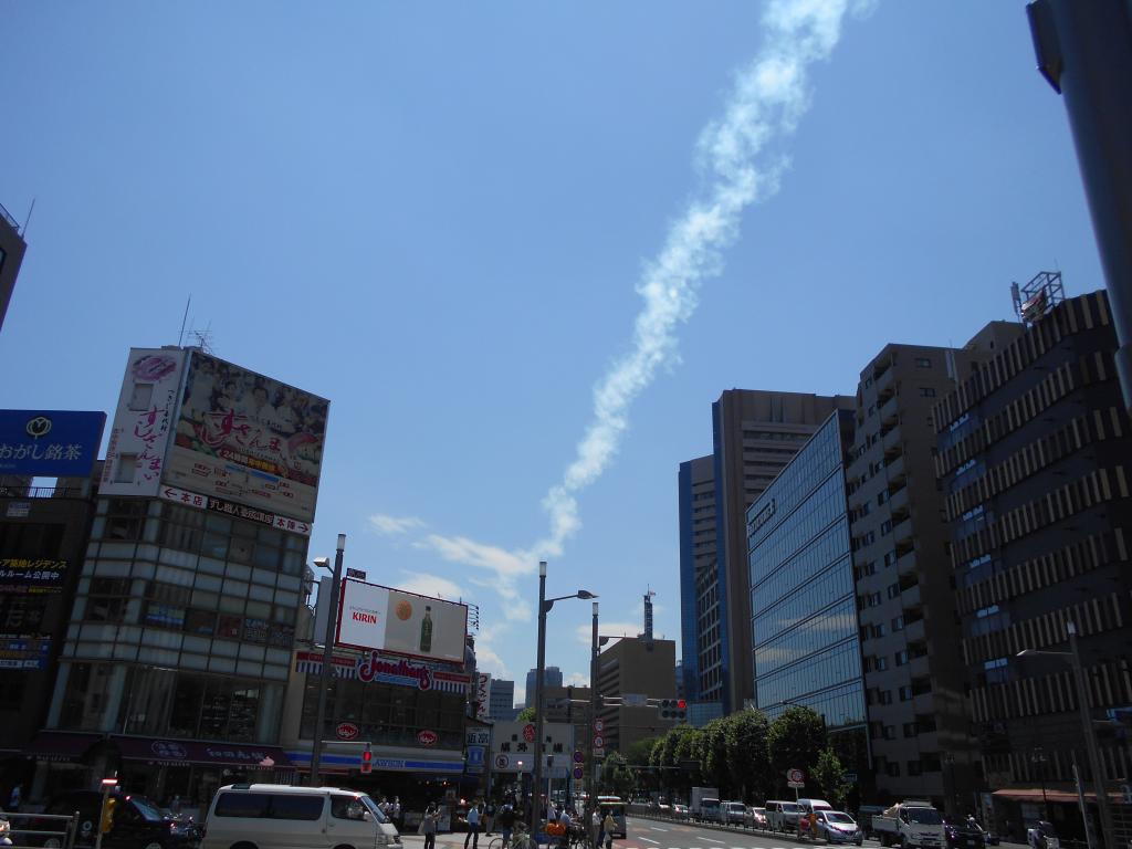 從築地到品川方向的飛機雲Blue Impulse over the King on May 29th,2020