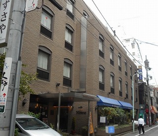 新建前的“飯店kawaya”老字號“飯店kawaya”新建,重新開業