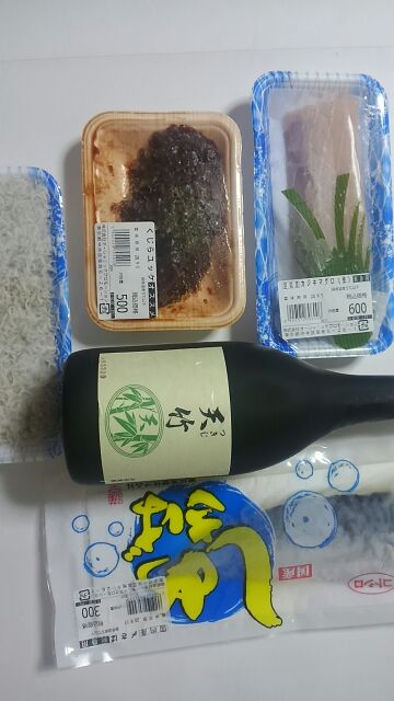 在家裡築地天竹原創的燒酒和築地魚河岸的生魚片天竹特產是築地的絕品　