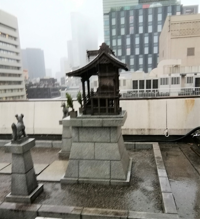  白鶴酒造東京分公司屋頂的神社初午祭
　～白鶴酒造～