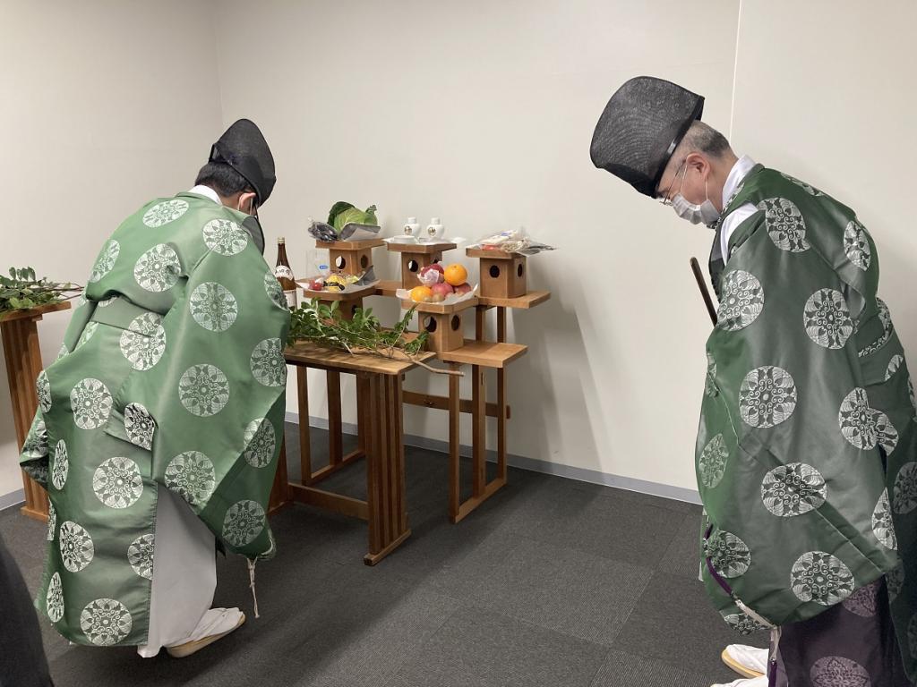  白鶴酒造東京分公司屋頂的神社初午祭
　～白鶴酒造～