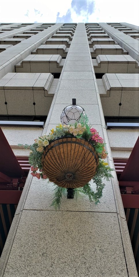  夏天炎熱的日子推薦去“日本銀行大街”散步。