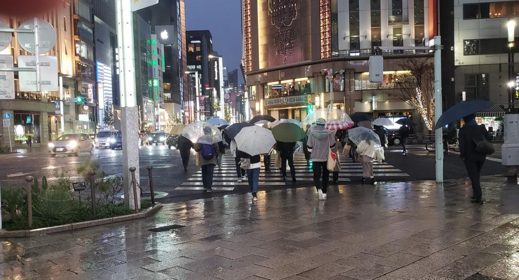  2021年臘月雨的銀座四丁目交叉點