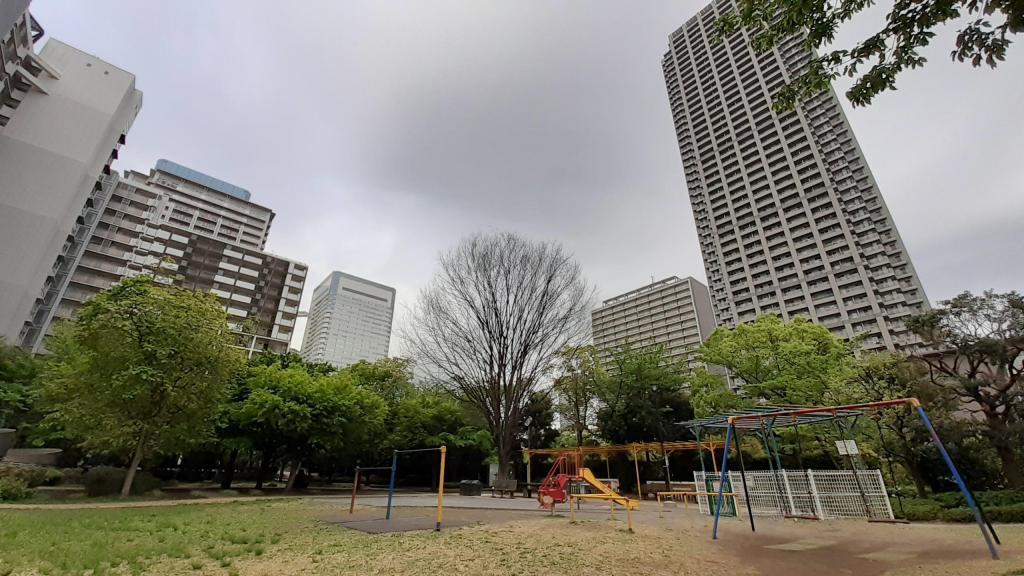  晴海高層超人今昔～居住者的真心話與公園裡殘留的藝術品的真面目～