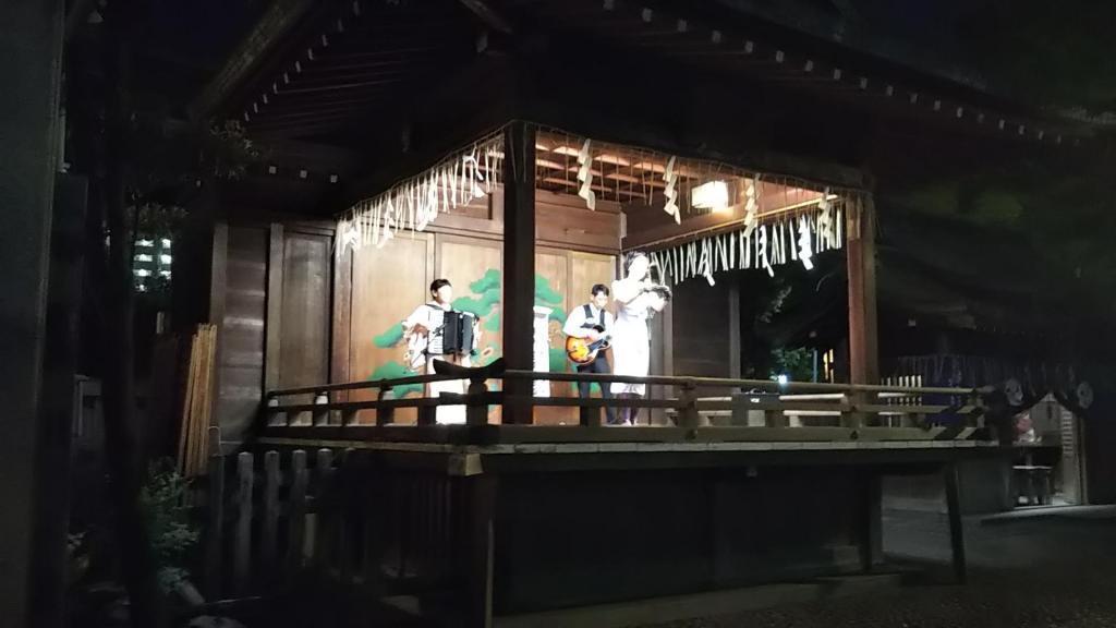 晚上在演藝鐵炮洲稻荷神社定期大祭祀的4天
