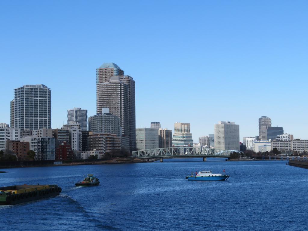  【2023年1月-2月】　藍色的天空!映照著寒冷的隅田川! 
                                從橋上欣賞景觀
