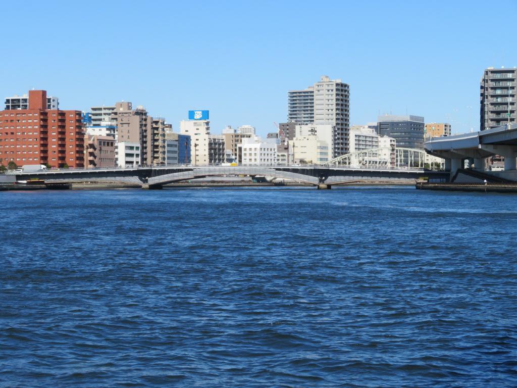  【2023年1月-2月】　藍色的天空!映照著寒冷的隅田川! 
                                從橋上欣賞景觀
