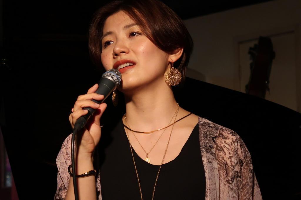 Remi on Vocal Jazz&Soul Bar-The Deep in銀座6丁目交匯社大道
在數寄屋大廈4F沉醉在Jazz上
