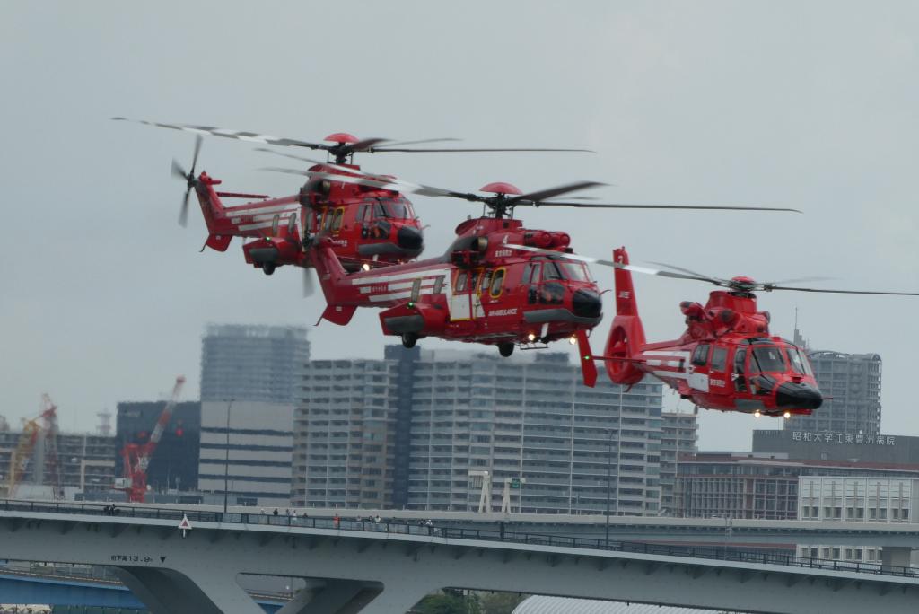 在低空飛行的直升機充滿魄力的晴海,2019年水的消防頁面