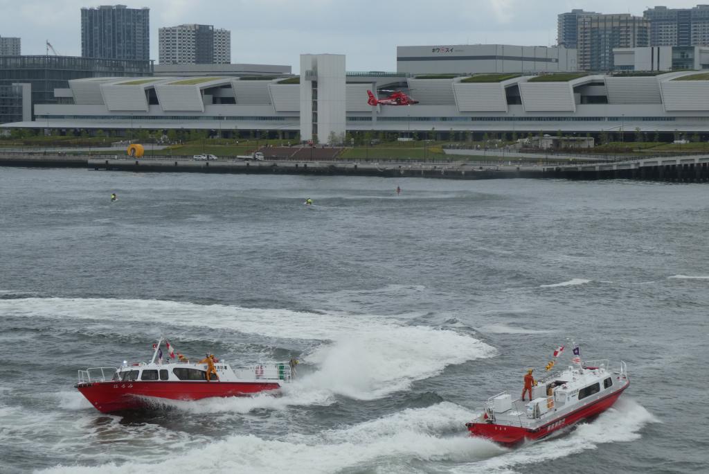 水上機車和直升機的救助表演在晴海2019年水的消防頁