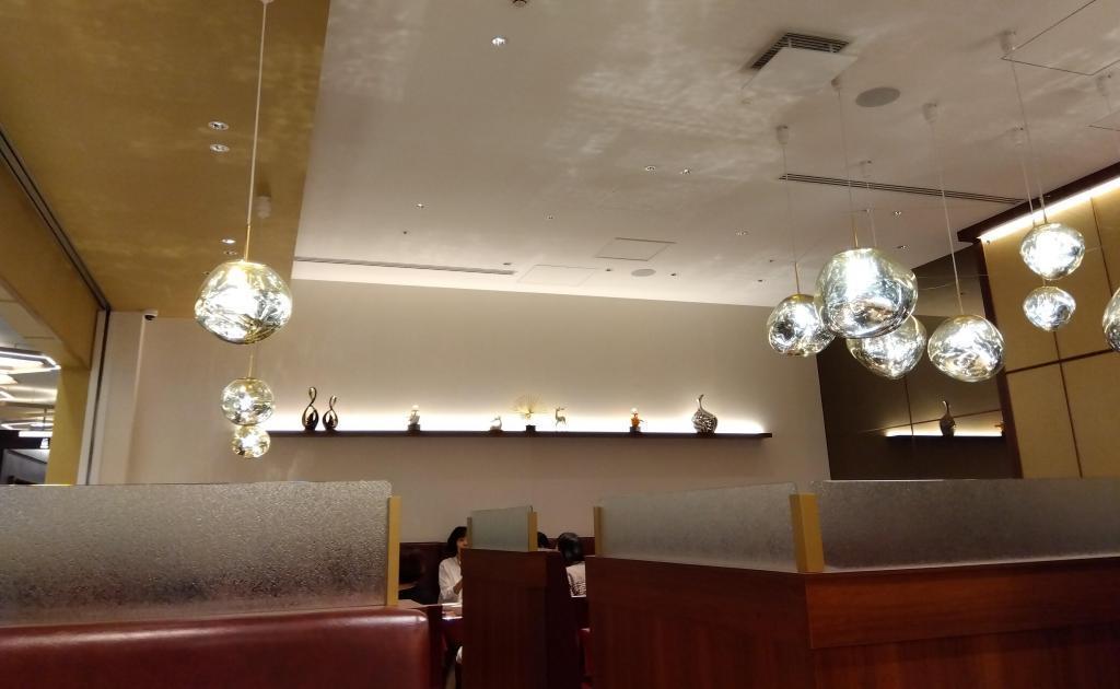 冷的午餐啤酒和熱的廣東澆汁炒面YAESU BISTRO東京中城八重洲店