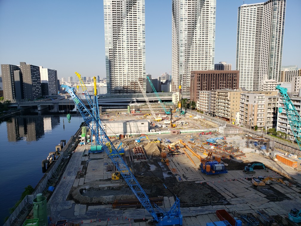  開始的“勝時東地區第一種市區再開發事業”現在的建築現場。　