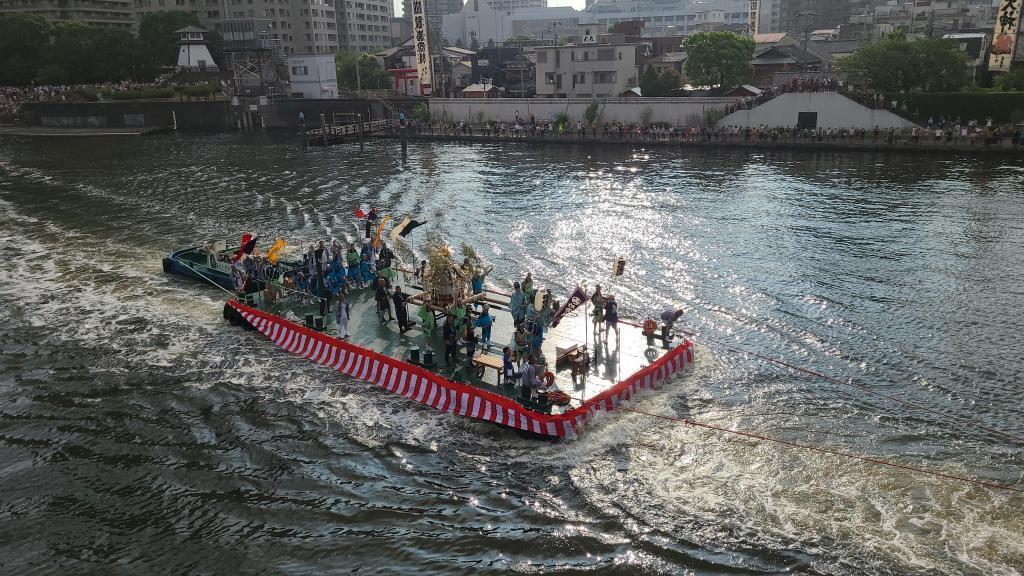  住吉神社定期祭祀嚇了一跳!
“神轎的船渡御”和“祭旗幟”