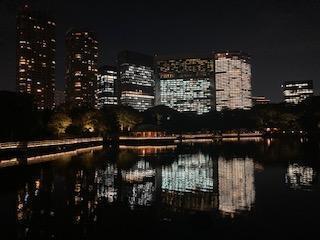 月光中,濱離宮恩賜庭園賞月特別導遊之旅前往傳橋