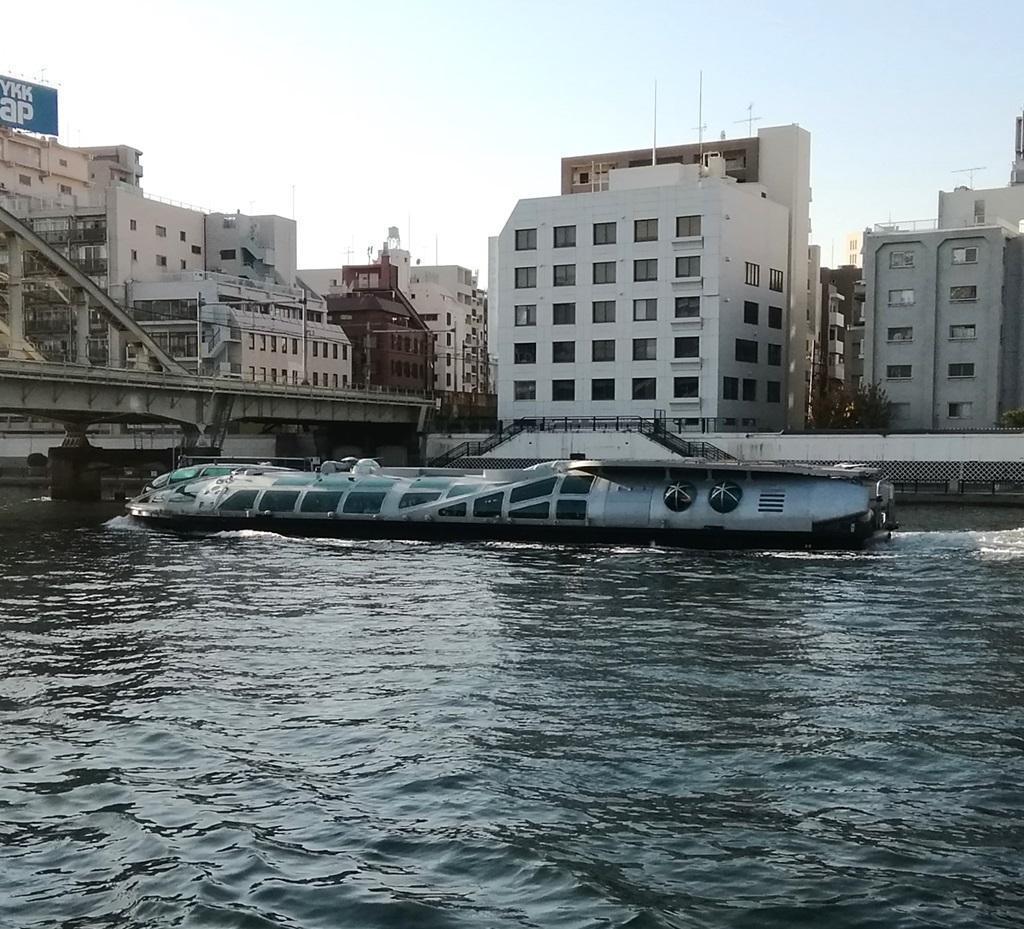 來往的遊輪1沃特滋竹芝　→　淺草二天門幾乎都是在中央區遊船
　以隅田川9橋為中心進行介紹(4-3)
　　～東京水邊線淺草・台場遊輪～