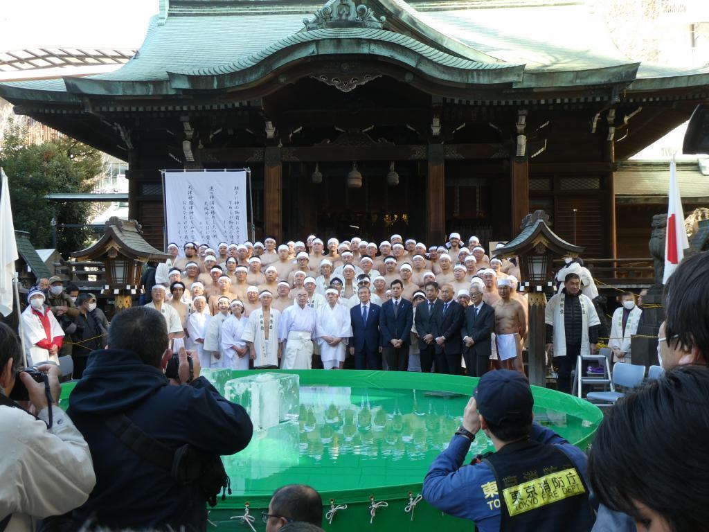 今年迎來第69屆的寒中水浴大會鐵炮洲稻荷神社舉行了“寒中水浴大會(寒中祓禊)”,祈禱無病無災。
