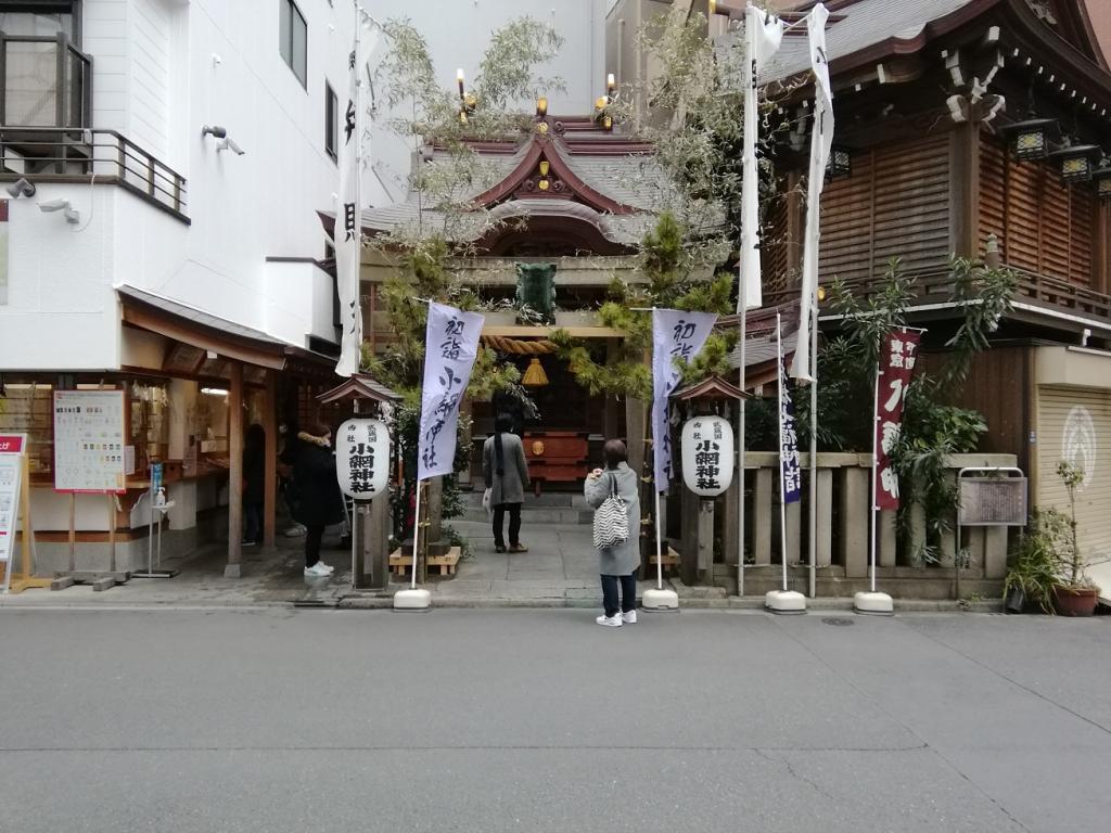 ①　小網神社
(小女孩)
【開頭的圖片也是小網神社。】 日本橋七福神巡遊,實際上是人形町繞一周～日本橋七福神巡遊～