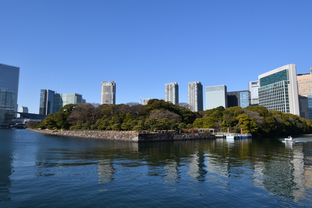 從臨時道路眺望,從築地川沿岸的臨時道路眺望濱離宮恩賜庭園