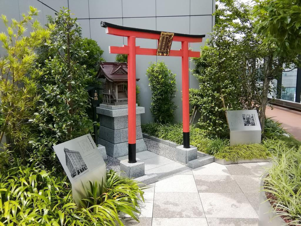 ⑩　護稻荷神社
(好厲害)
銀座6-10-1 GINZA SIX屋上春・・・銀座八丁神社巡禮
　後篇