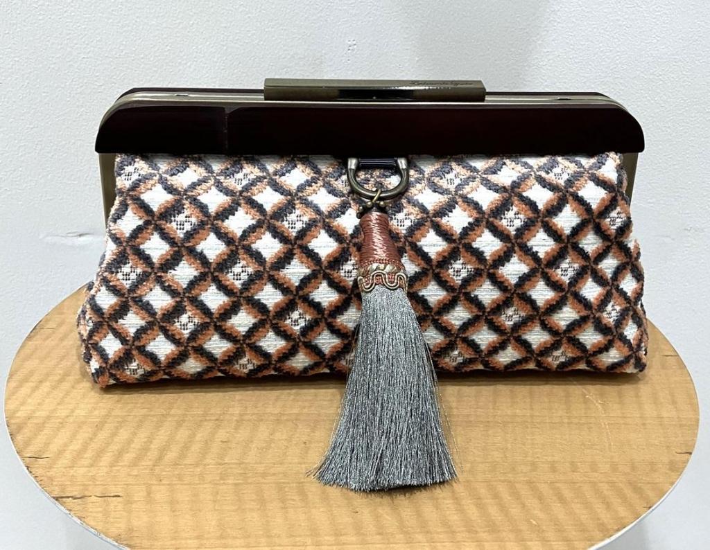 men's pochette
72600日圓辻本理惠作品展——春香L'odeur de kyoto展
　　～日本橋木屋總店izutuki～