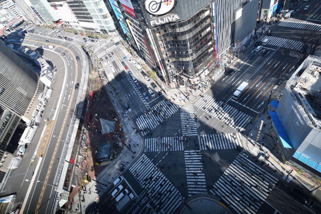  Why not come to the scramble intersection in Ginza?