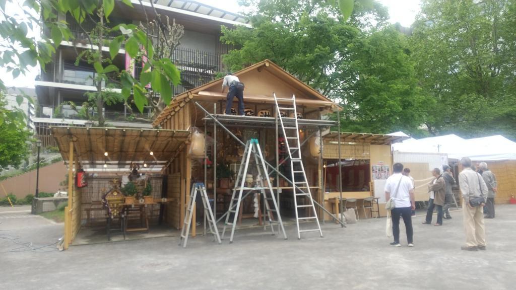 在當地進行的本祭準備鐵炮洲稻荷神社御鎮座1184年定期大祭祀時隔6年的本祭5月2日晚～5日