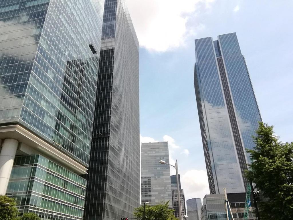  Looking up at high-rise building
　-仰望高層建築-2
　　～東京中城八重洲～