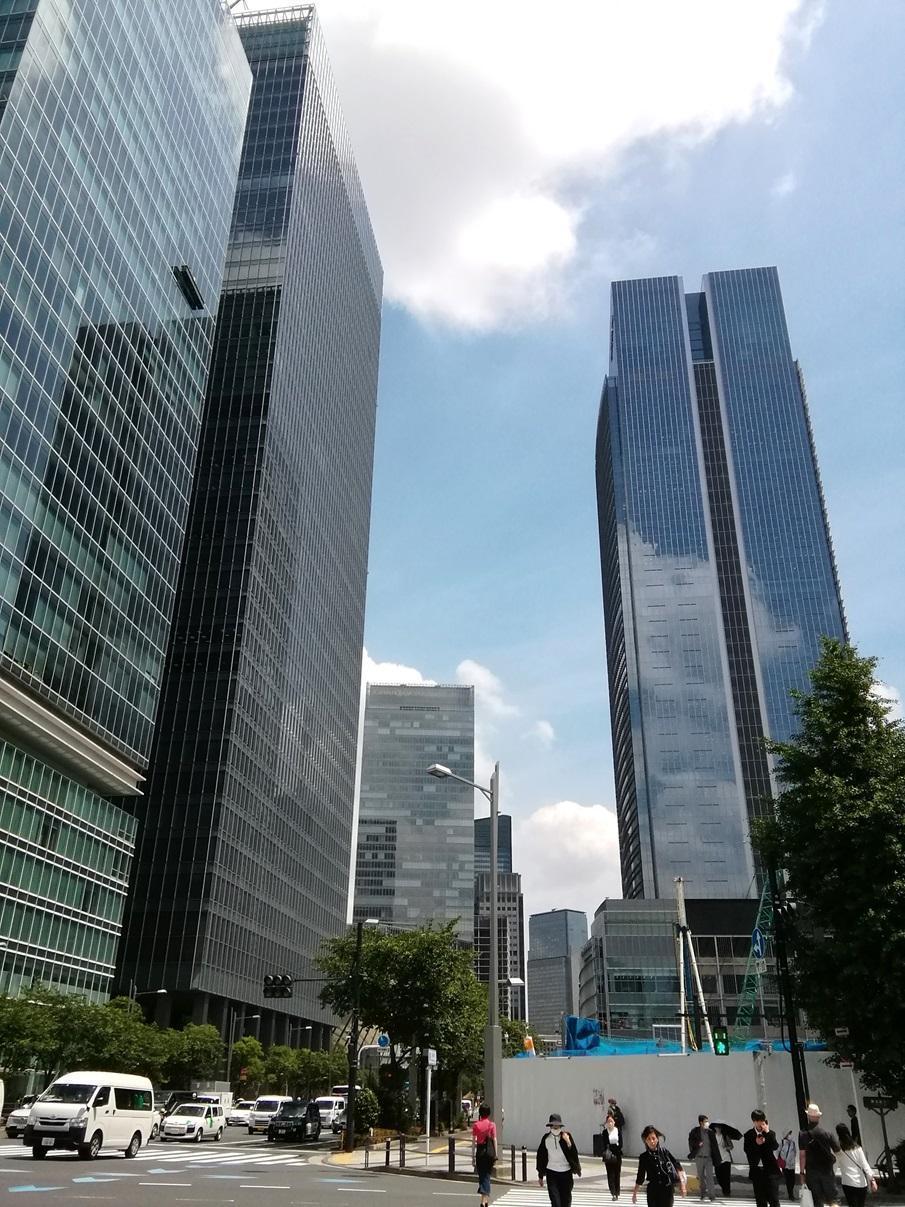  Looking up at high-rise building
　-仰望高層建築-2
　　～東京中城八重洲～