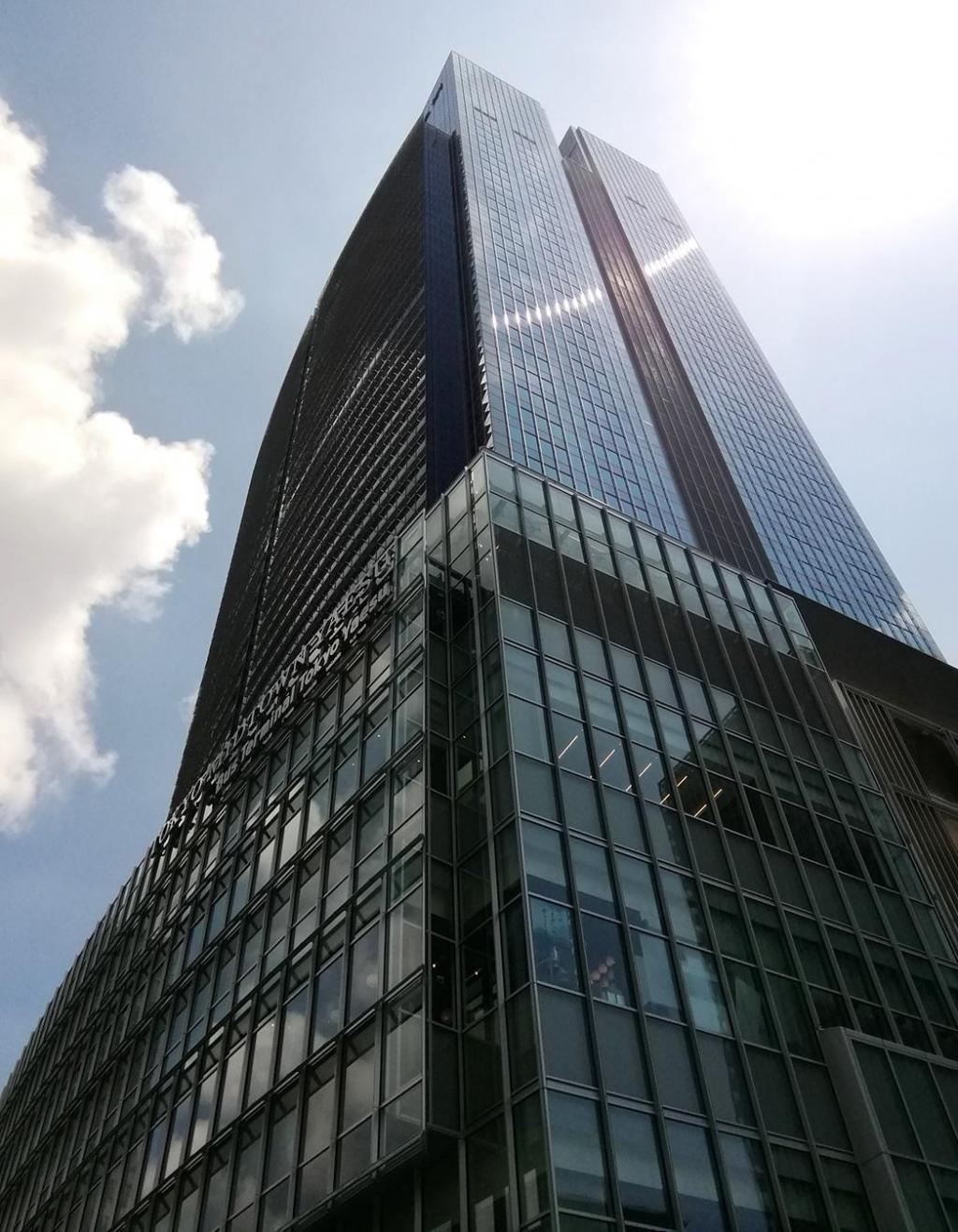  Looking up at high-rise building
　-仰望高層建築-2
　　～東京中城八重洲～