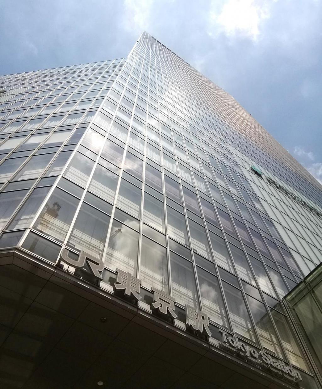  Looking up at high-rise building
　-仰望高層建築-3
　　～格蘭東京北塔～