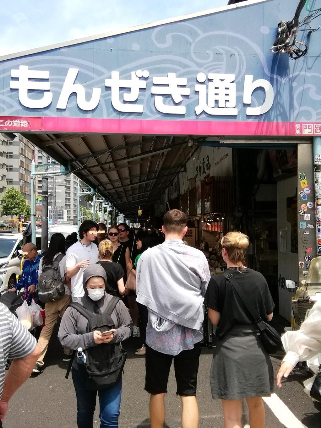 文風大道(新大橋大道)・西南側築地場外市場
　稍微往裡走一點,
　讓我們來看看吧!　前篇
　　～築地場外市場～