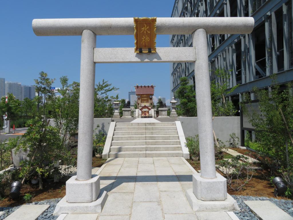 從豐洲水神社、豐洲公園眺望中央區街道的景色。 梅雨的藍天,從濱離宮到豐洲市場