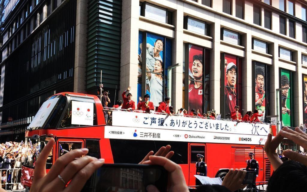  奧運會選手的巨大照片在室町登場!