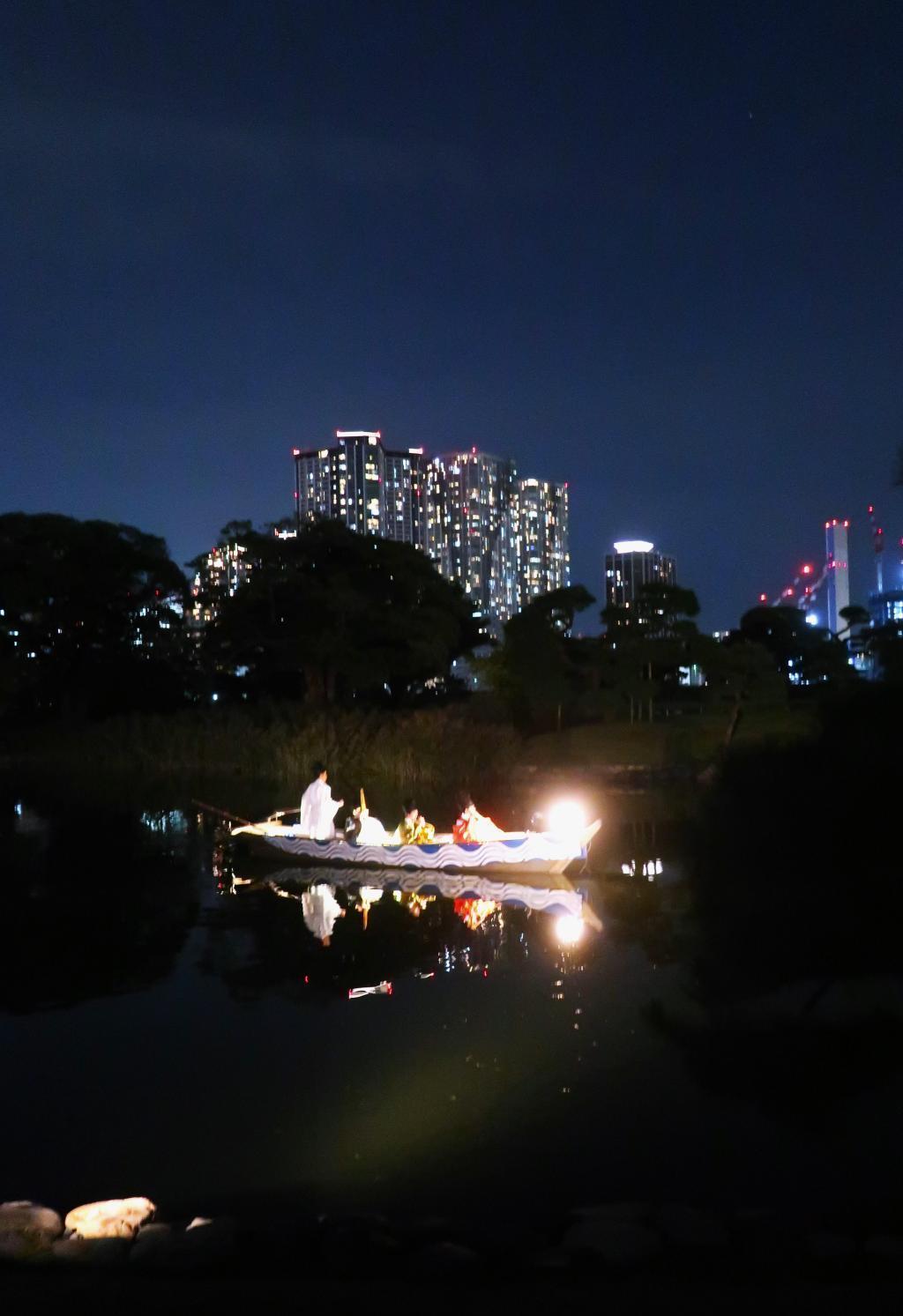  在濱離宮恩賜庭園賞月散步
The Moon at Shogun's Ｇarden Hamarikyu on a Fantastic Night 