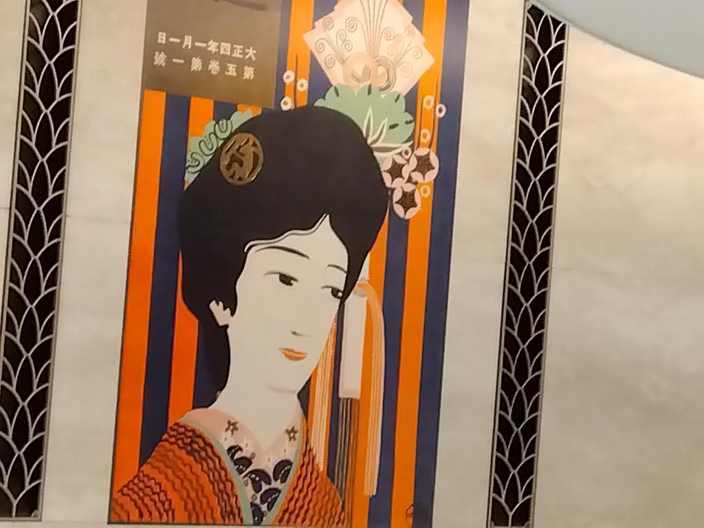 裝束的發展
 日本橋三越新館新年時仰望的藝術杉浦非水畫家