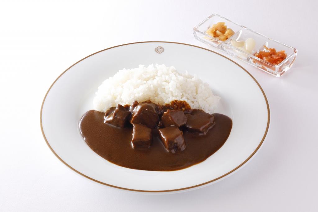 全店通用的“神戶牛牛肉咖喱飯”
　3,024日圓(含稅)1天限定10餐2019夏季GINZA咖喱展銷會～資生堂PARTY～