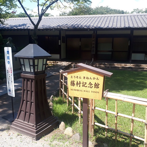 長野縣在小諸市的藤村紀念館裡,塑造島崎藤村青年時期的小諸每天