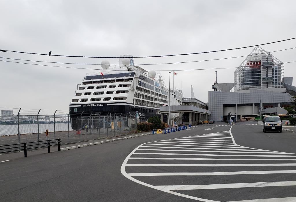  “Azamara Quest”靠岸在晴海碼頭。