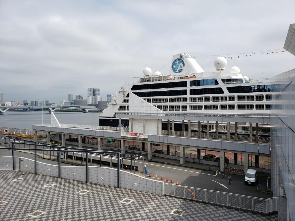  “Azamara Quest”靠岸在晴海碼頭。